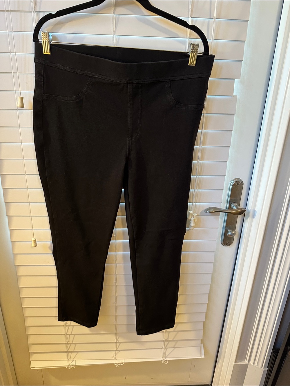 Time and Tru Black Ankle Ponte Pull-On Pants